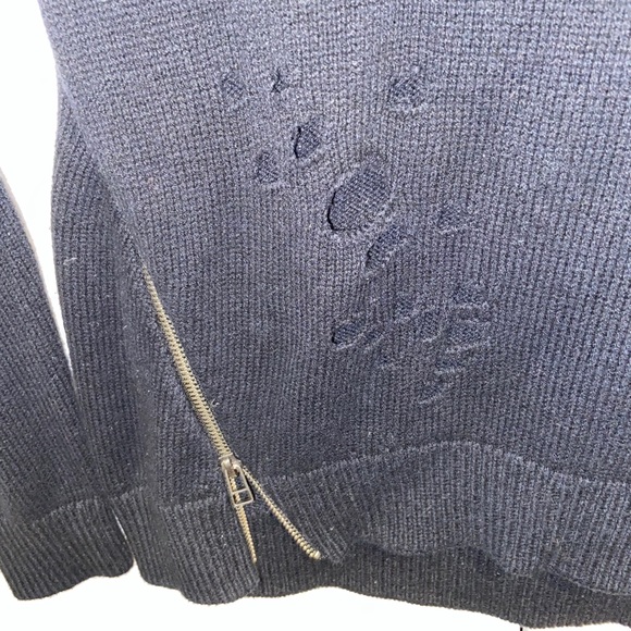 Black sweater with zips fits BIG - Picture 2 of 6